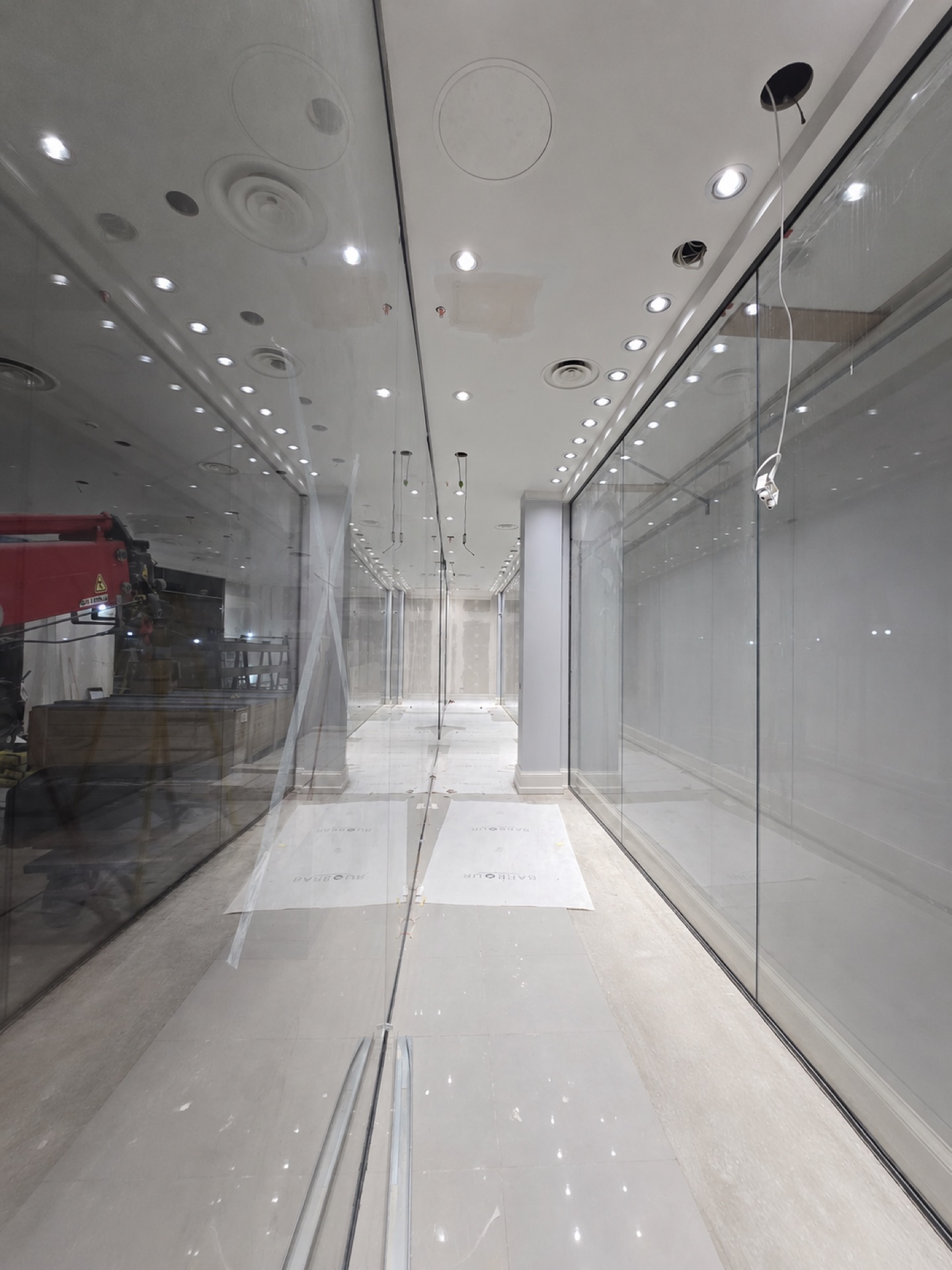 Frameless glass display screens and doors running behind jewellery shop windows