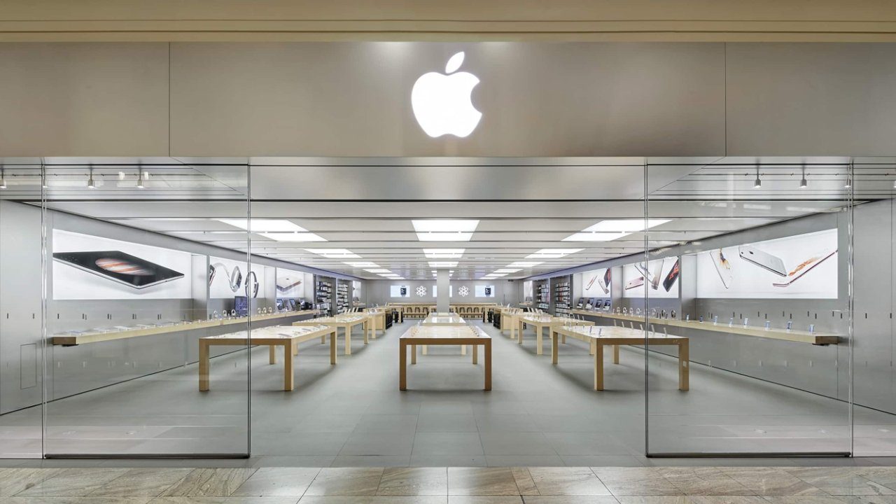 Frameless structural glass storefront of an Apple store